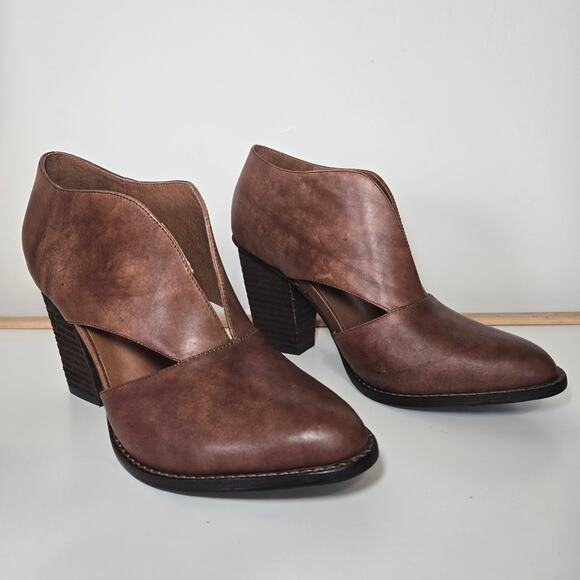 NWOT Jeffrey Campbell x Free People Deep V Cutout Leather Heeled Booties Size 8 - Picture 4 of 10